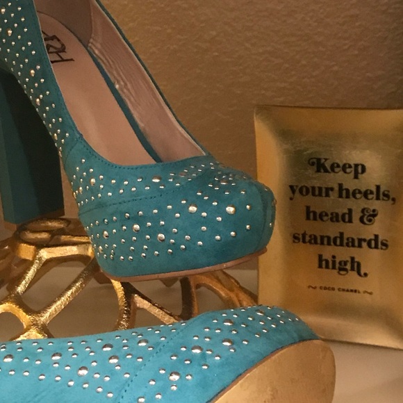 Mint green studded heels size 7 - Picture 6 of 7